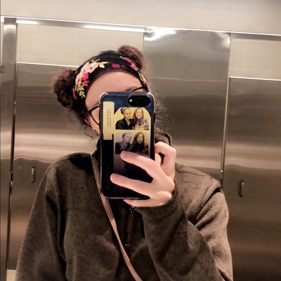 Meet your Posher, Taryn - Picture 1 of 2